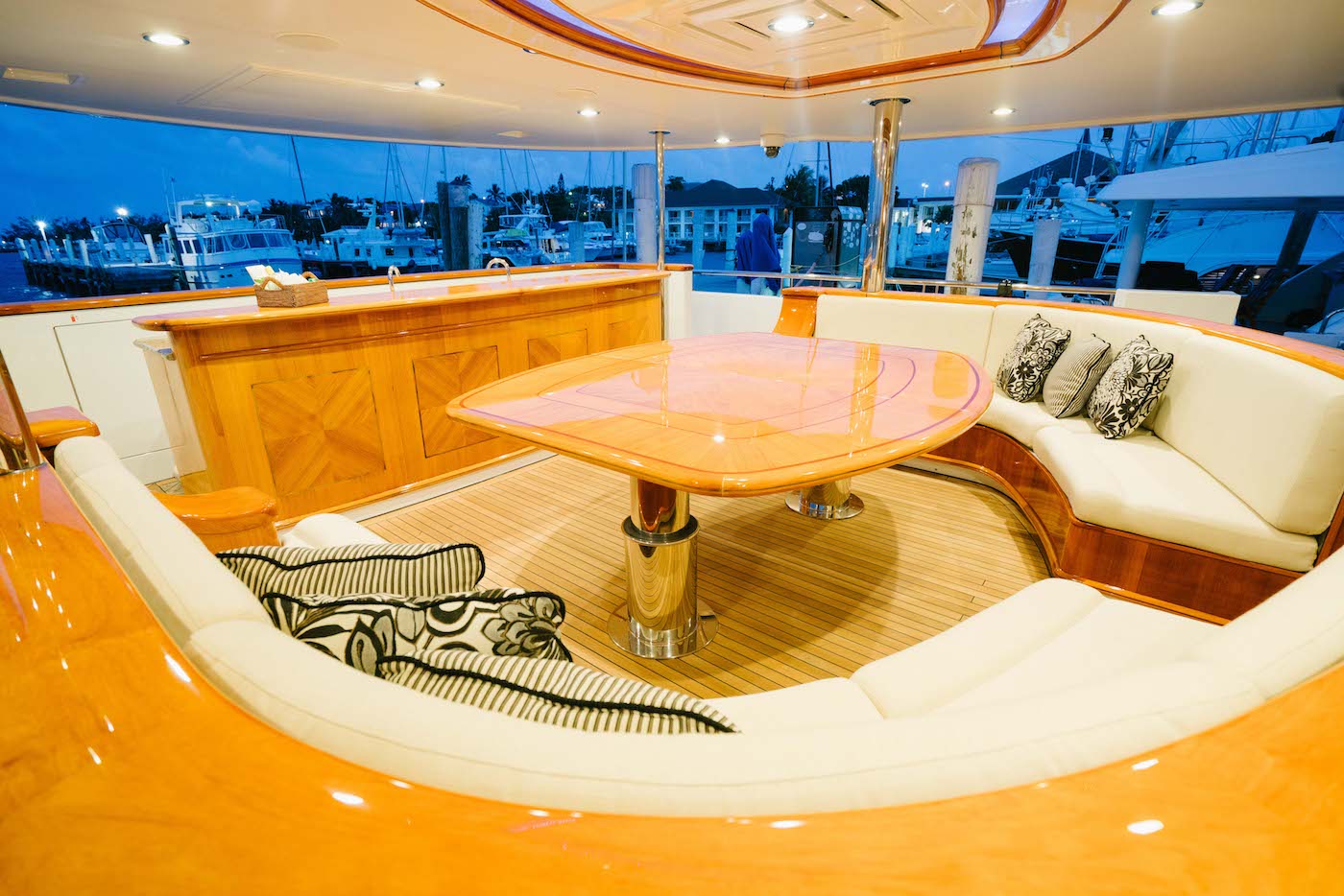 on deck dining area aft.jpg