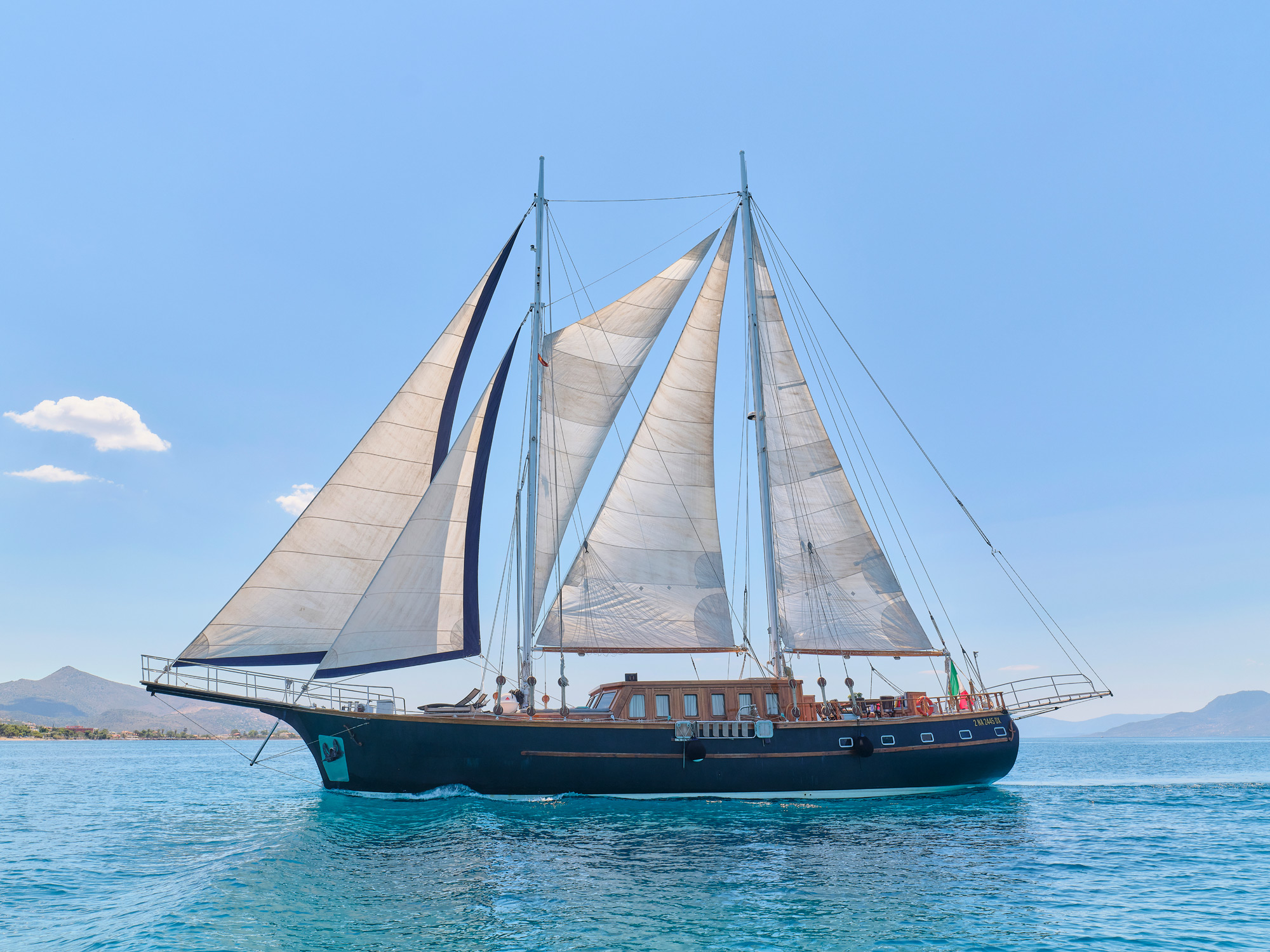profile of the yacht.jpg