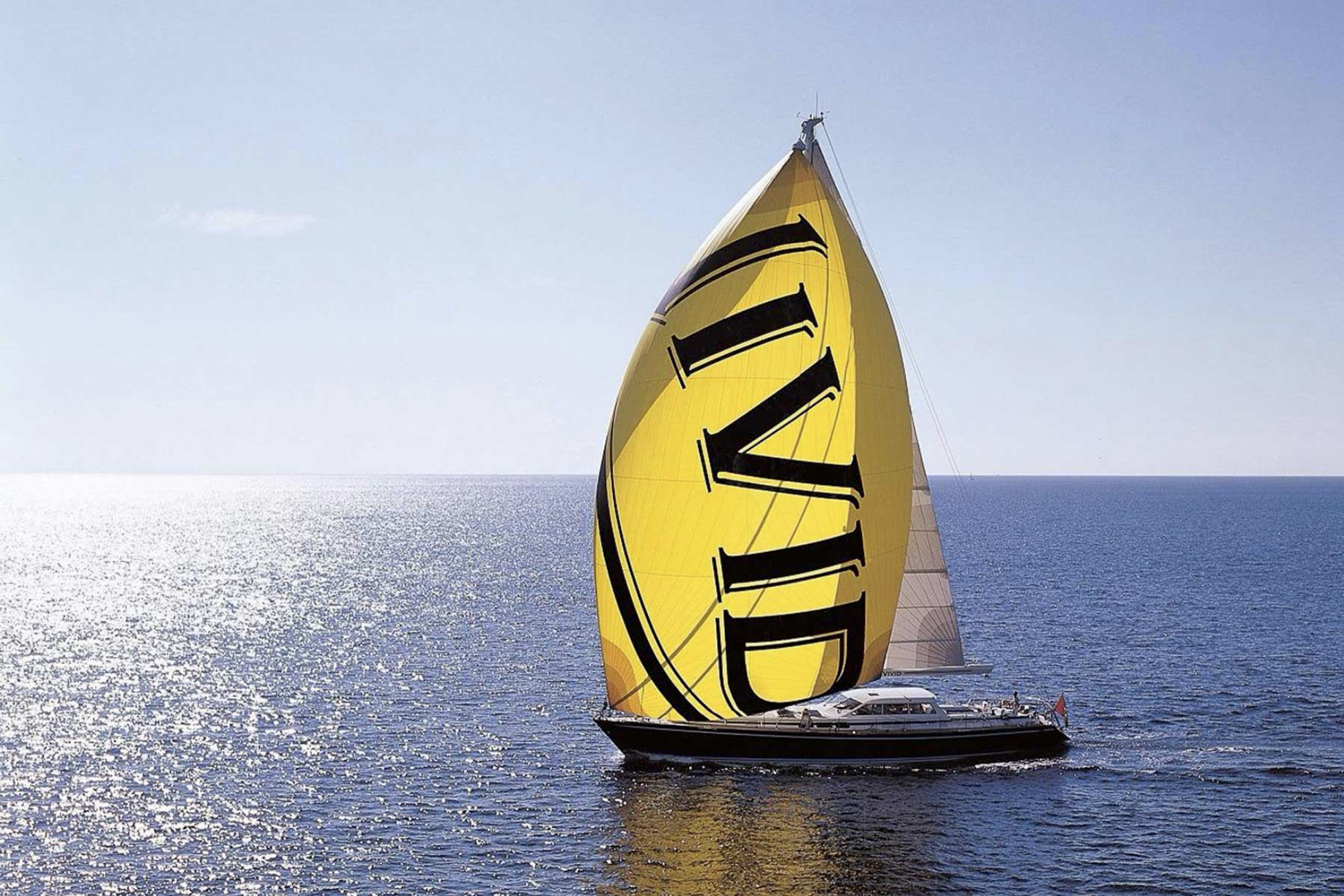 sailing yacht VIVID.png
