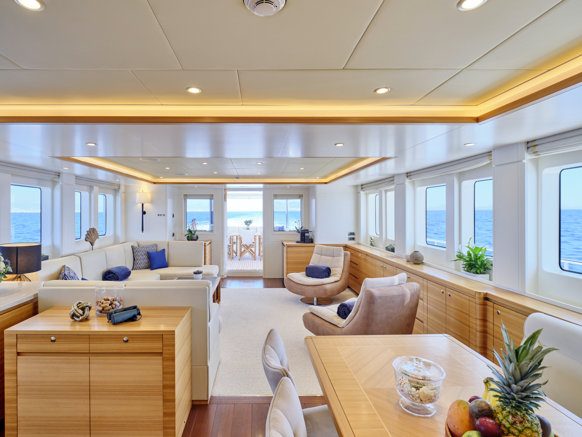 saloon - seating and dining .jpg