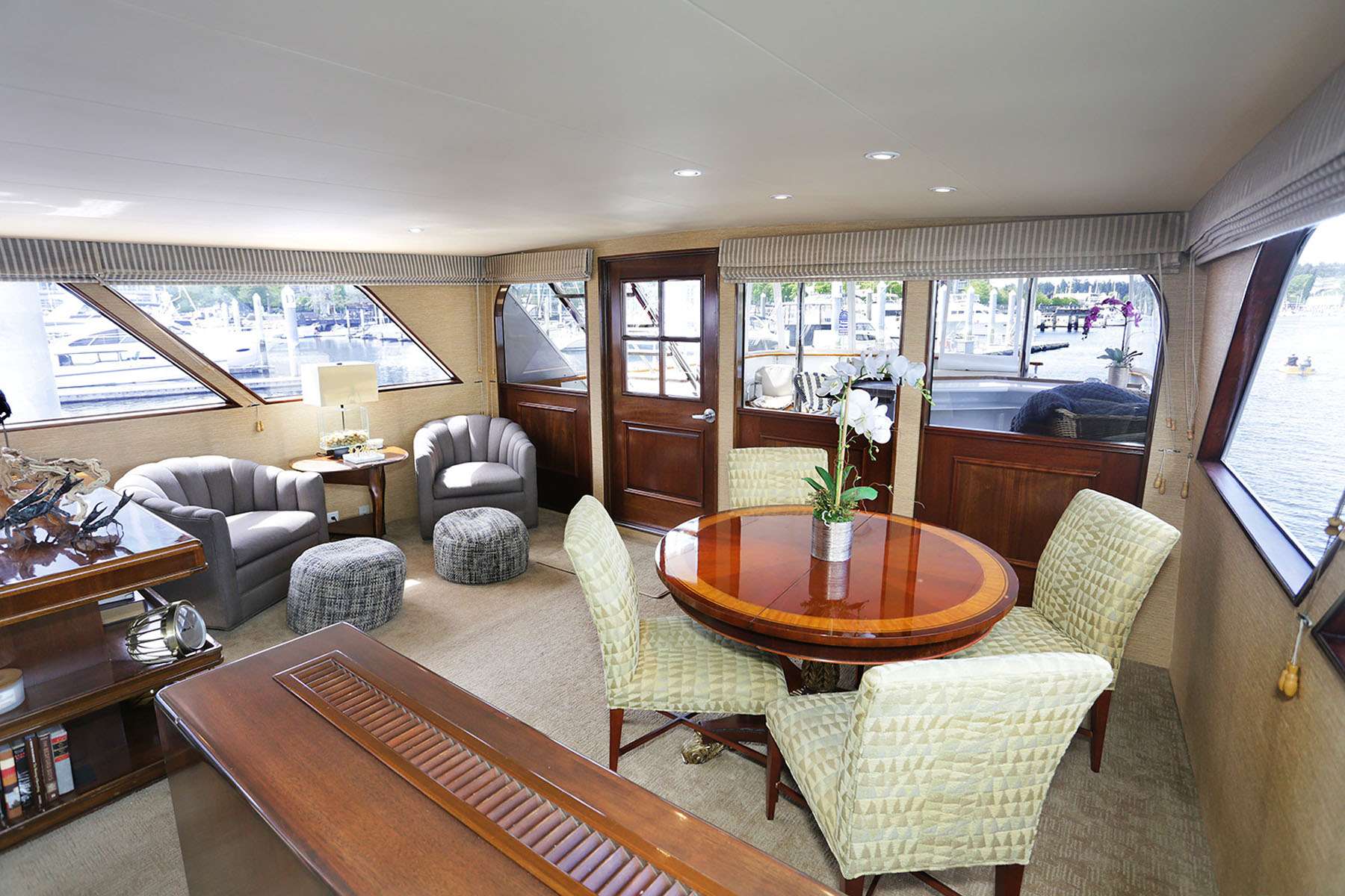 saloon and dining.jpg