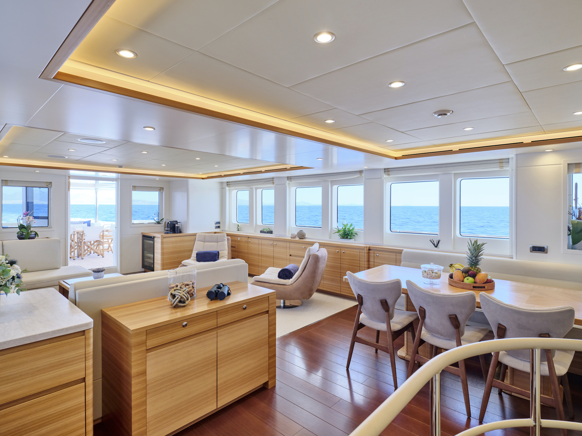 saloon dining and seating.jpg