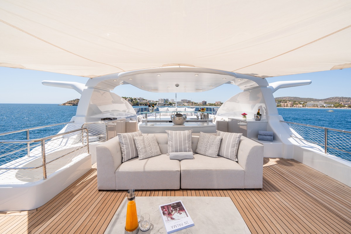 sundeck aft 2 .jpg