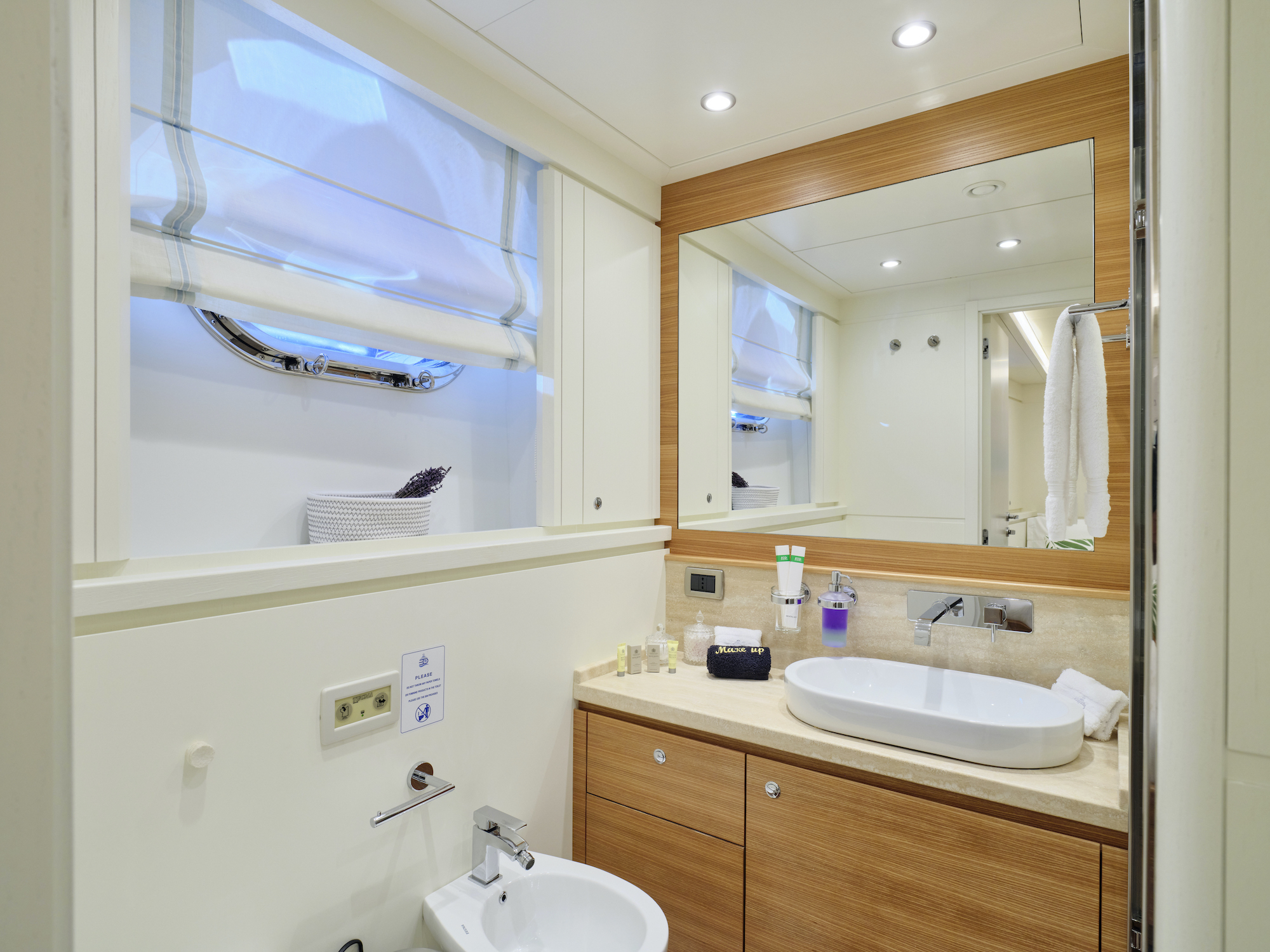 twin cabin guest ensuite .jpg