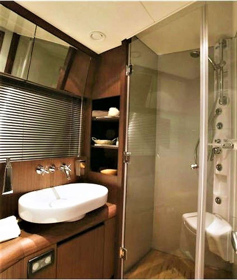 twin ensuite.jpg