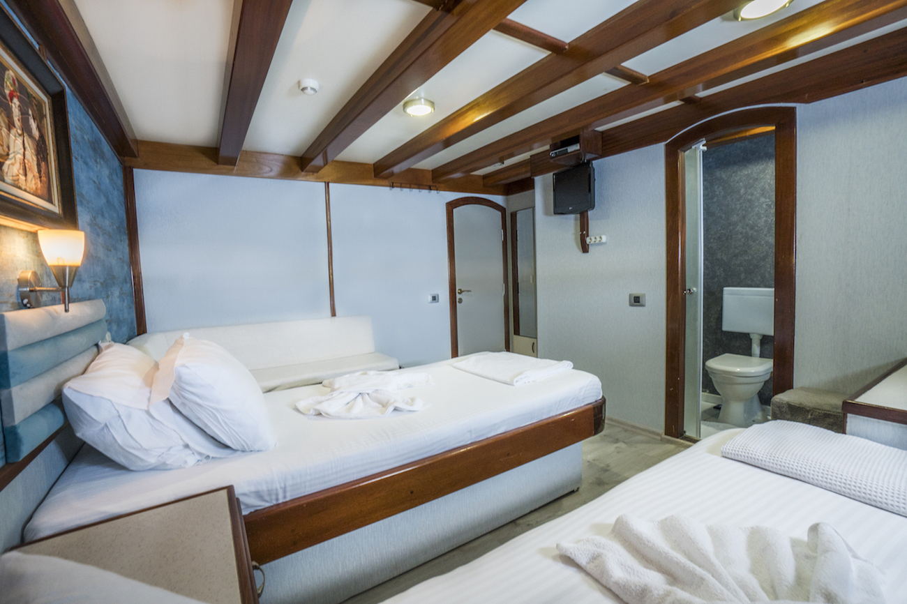twin guest cabin .jpg