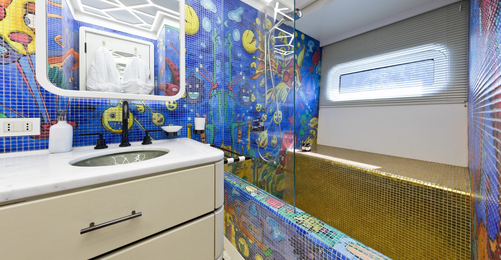 twin guest suite bathroom .png