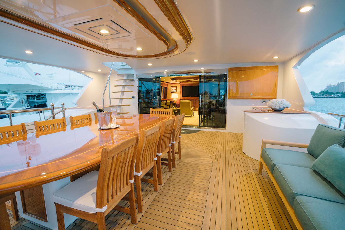 upper deck aft starboard.jpg
