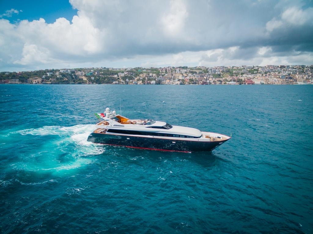 yacht A TOO.jpg