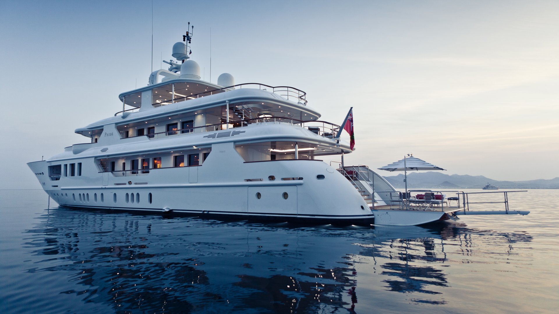 yacht-pride-201703-at-anchor-03-58ca49aa287a3_v_default_big.jpg