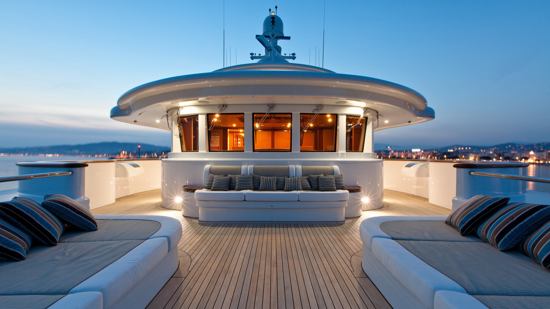 yacht-pride-201703-exterior-05-58ca49ee8a7a4_v_default_big.jpg
