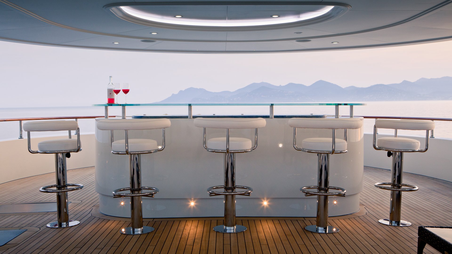 yacht-pride-201703-exterior-09-58ca4a32a7524_v_default_big.jpg