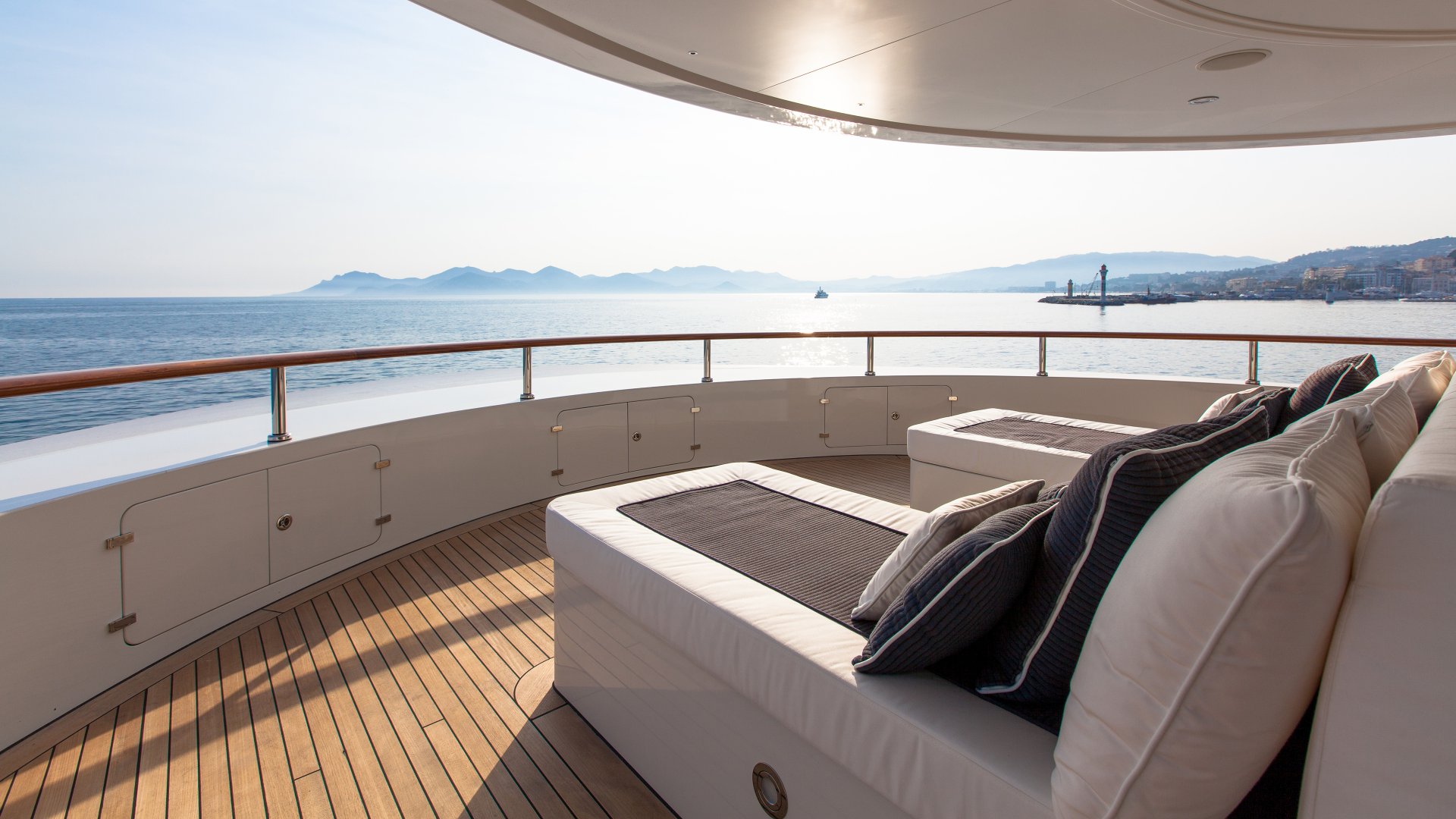 yacht-pride-201703-exterior-11-58ca4a56675e6_v_default_big.jpg