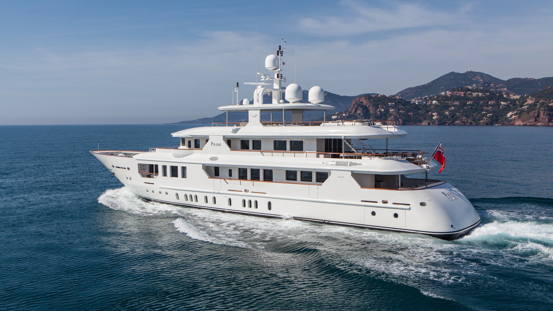 yacht-pride-201703-running-02-58ca4c6153518_v_default_big.jpg