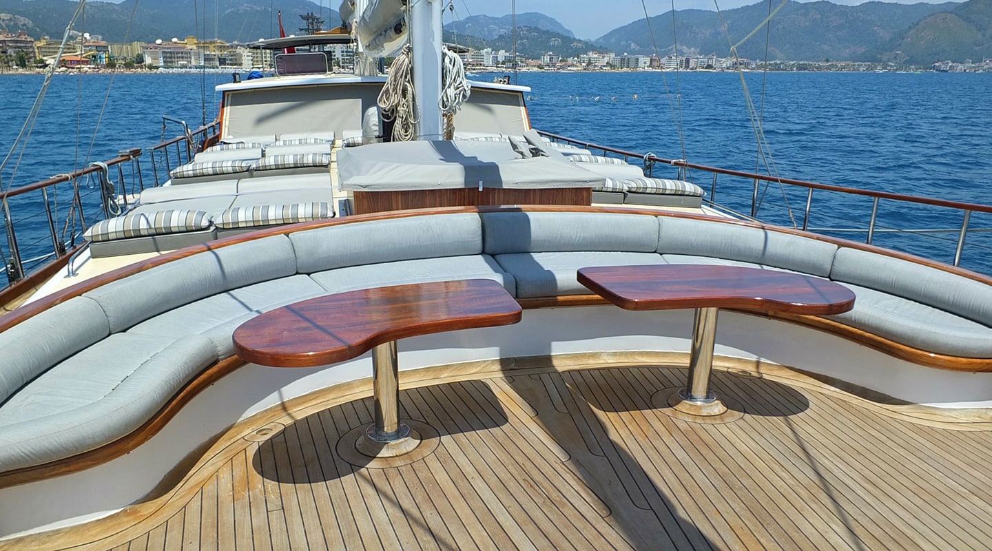  Sitting area on Bow deck.jpg