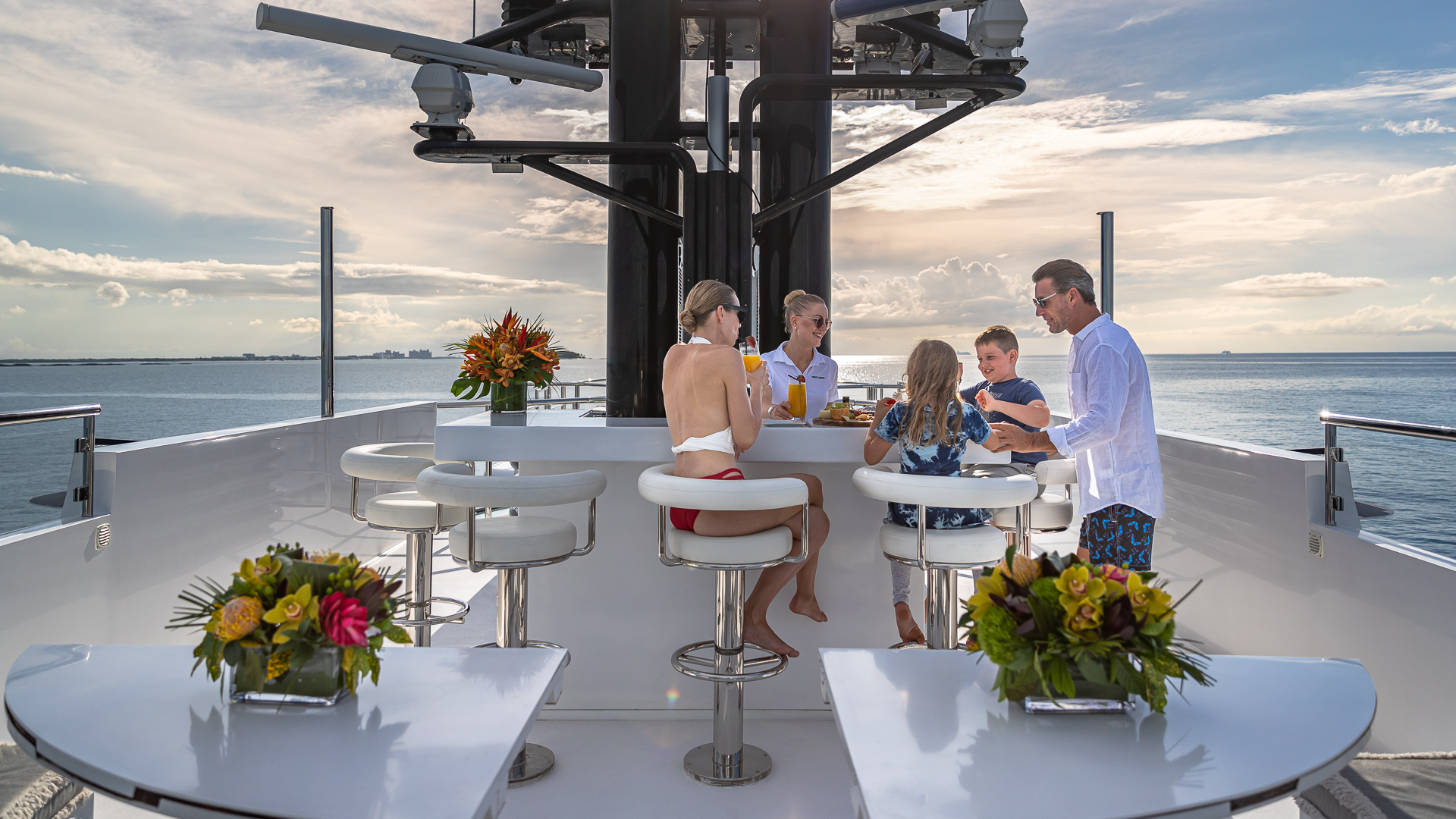  Sun Deck Bar and Seating.jpg