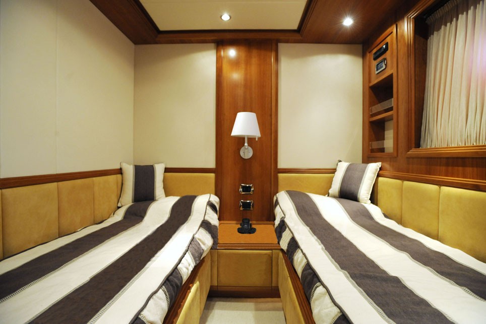 [23m-Yacht-HAPPY-FEET]-9463-155.jpg