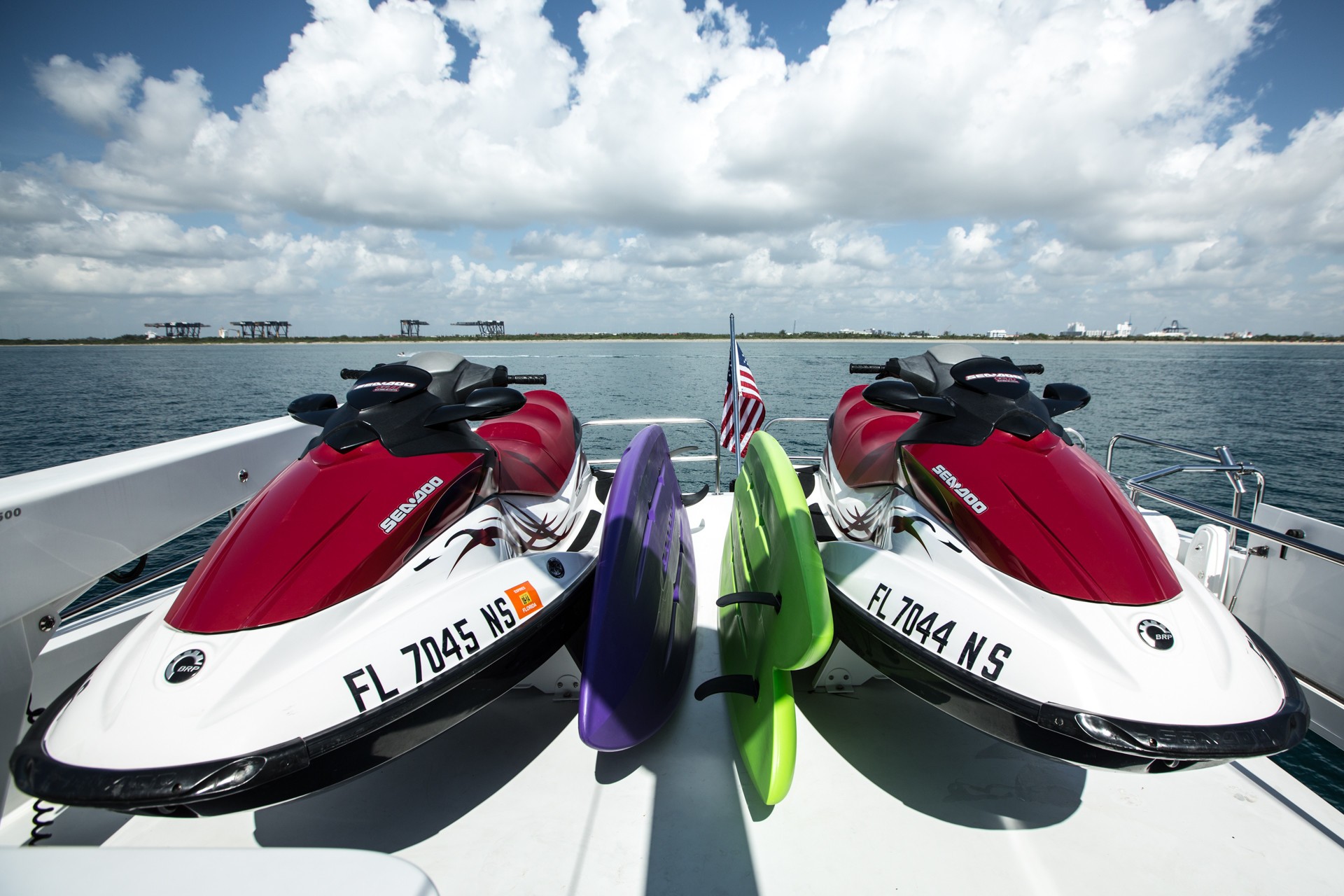 [24m-Yacht-NO-COMPLAINTS]-9385-154.jpg