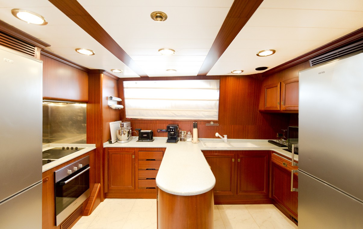 [24m-Yacht-WOLF-TWO]-9314-157.jpg