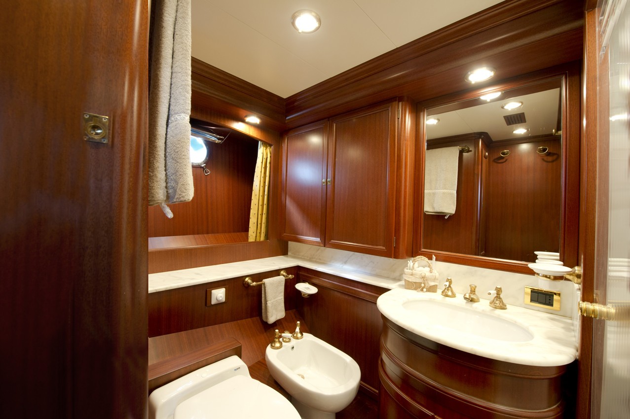 [24m-Yacht-WOLF-TWO]-9314-167.jpg