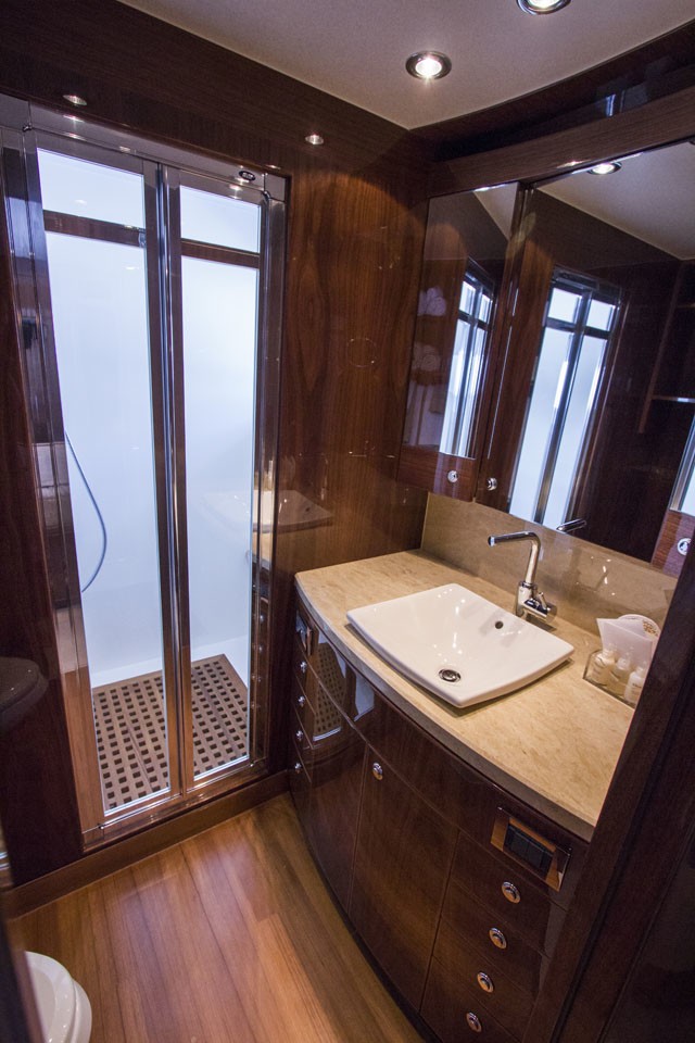 [31m-Yacht-CARBON-COPY]-9211-161.jpg
