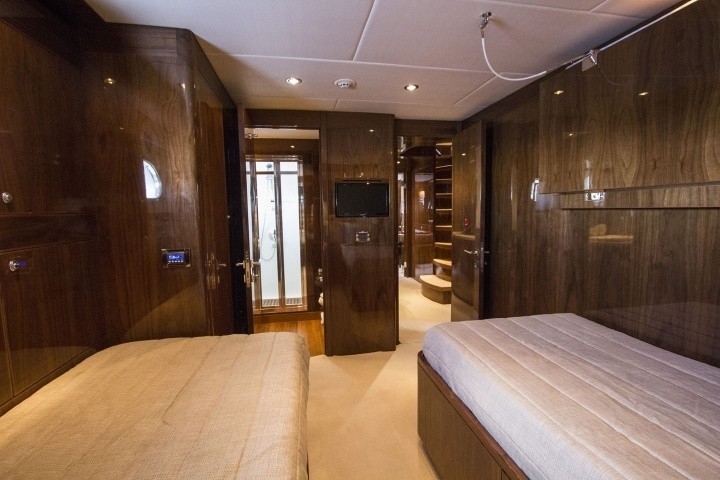[31m-Yacht-CARBON-COPY]-9211-18.jpg