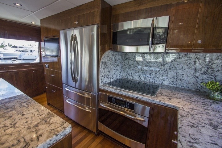 [31m-Yacht-CARBON-COPY]-9211-210.jpg