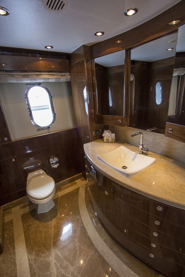 [31m-Yacht-CARBON-COPY]-9211-85.jpg