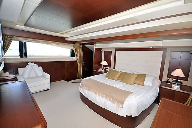 [32m-Yacht-LADY-CAROLE]-9817-153.jpg