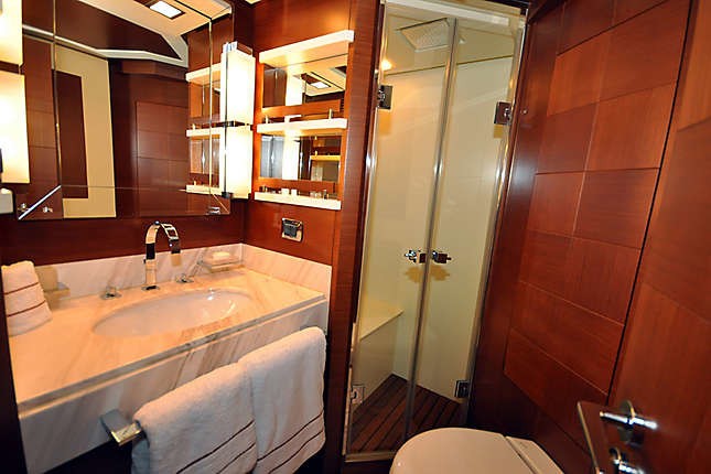 [32m-Yacht-LADY-CAROLE]-9817-23.jpg