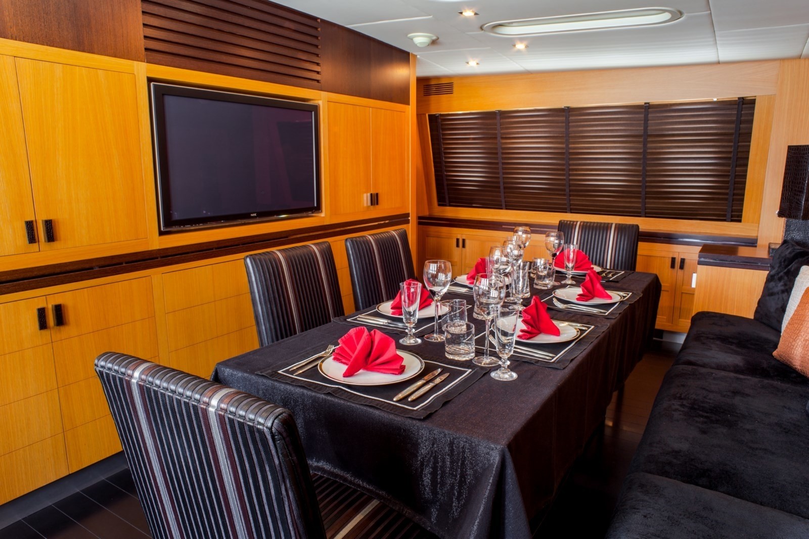 [34m-Yacht-LEOPARD]-9283-23.jpg