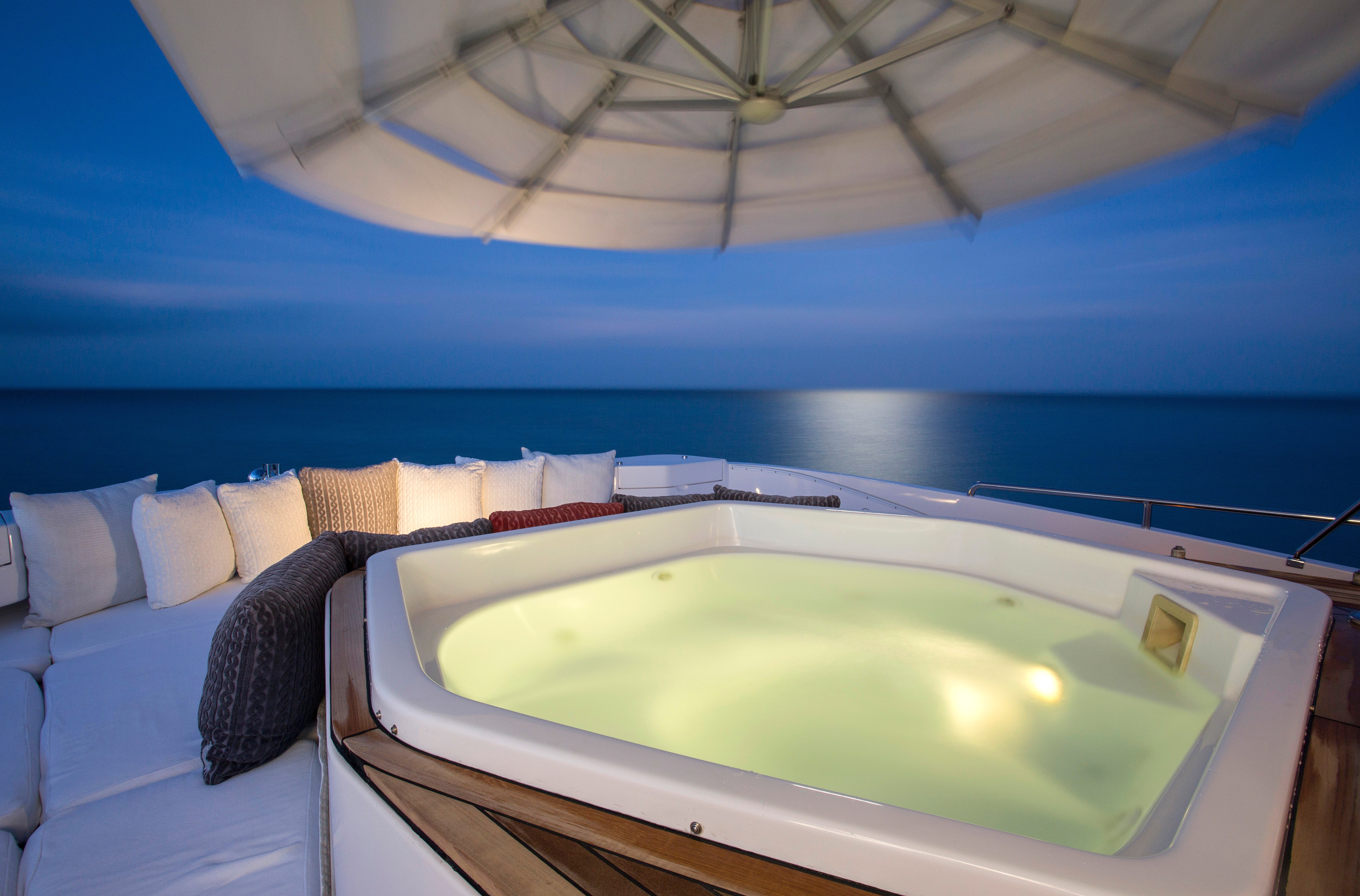 [35m-Yacht-CAMARINA-ROYALE]-9443-21.jpg