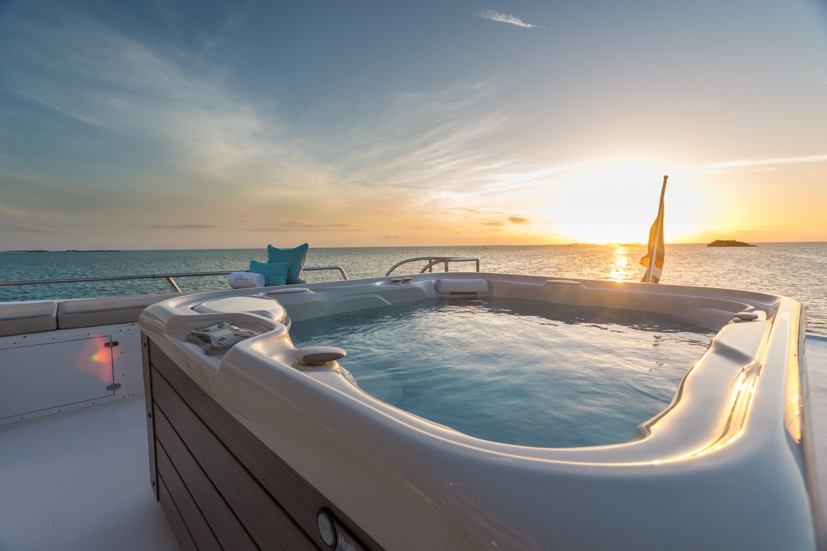 [35m-Yacht-UNBRIDLED]-9825-168.jpg