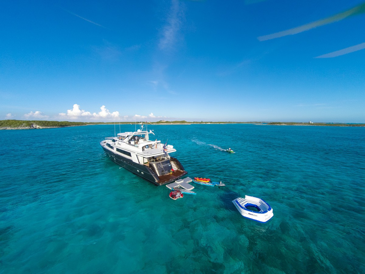 [35m-Yacht-UNBRIDLED]-9825-208.jpg