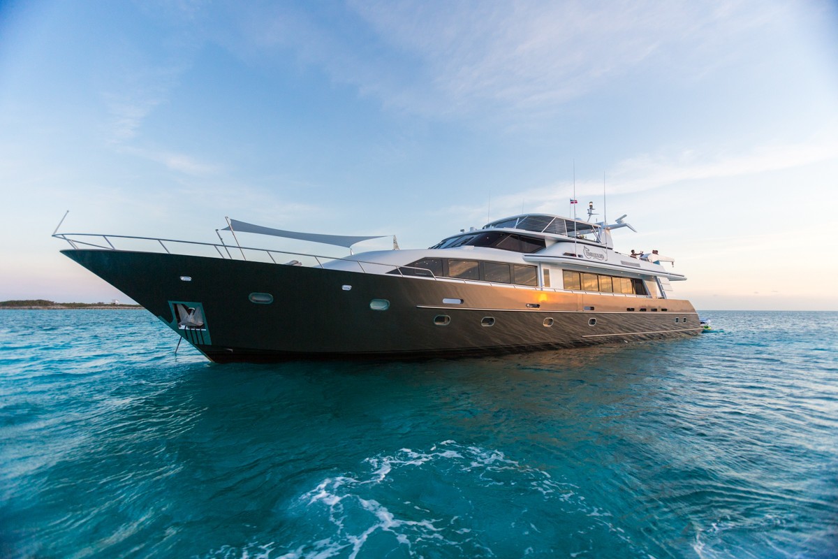 [35m-Yacht-UNBRIDLED]-9825-21.jpg