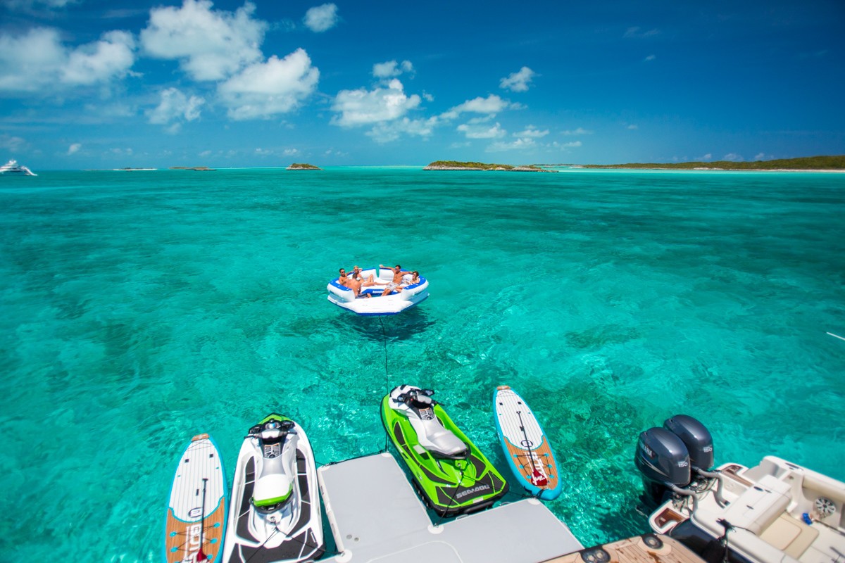 [35m-Yacht-UNBRIDLED]-9825-219.jpg