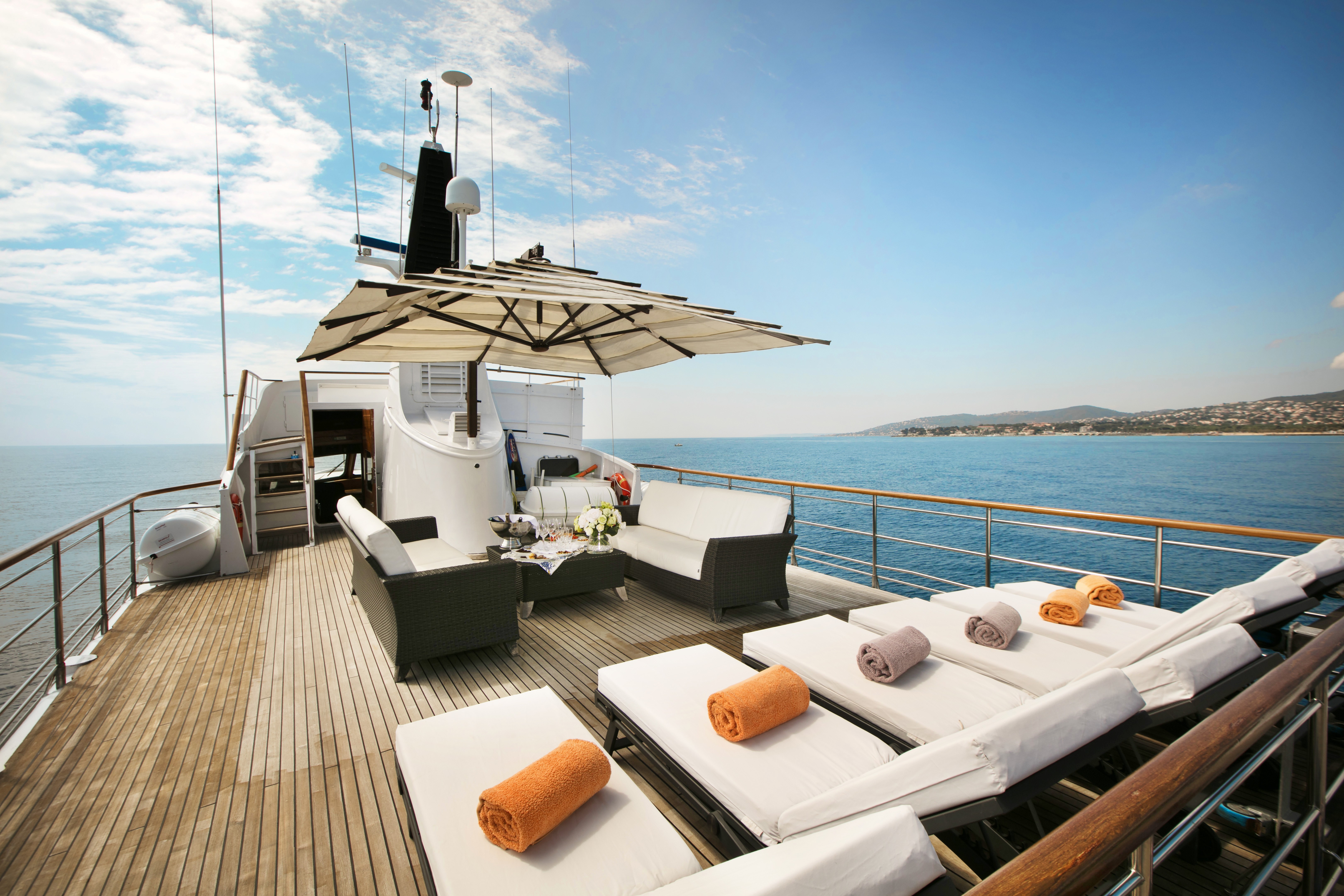 [36m-Yacht-LADY-JERSEY]-9888-89.jpg