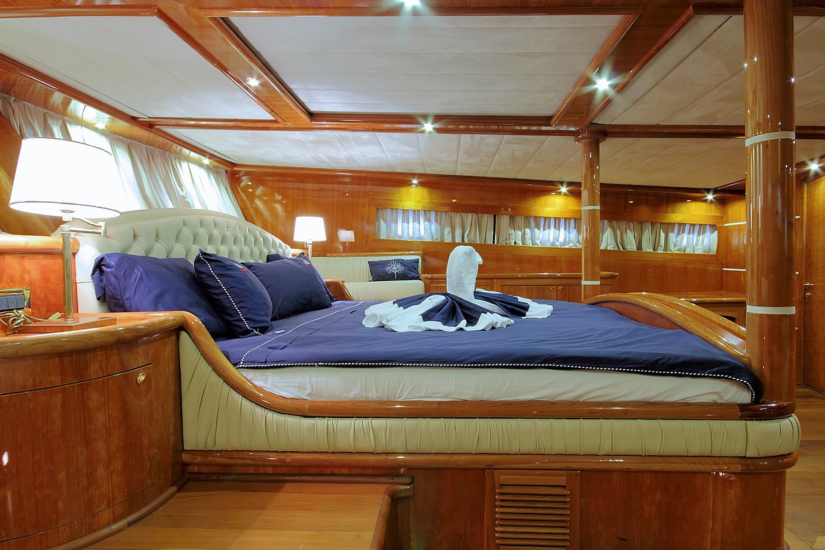 [36m-Yacht-SILVER-MOON]-9766-141.jpg
