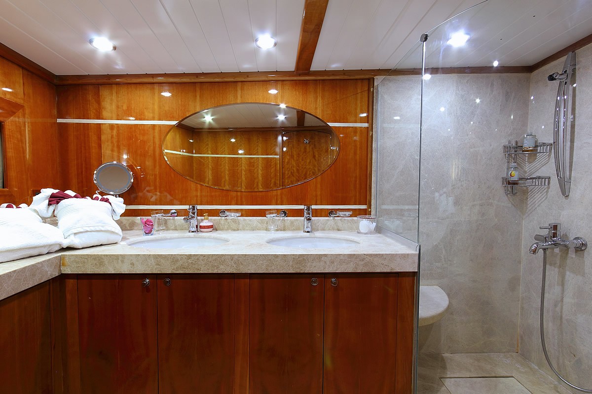 [36m-Yacht-SILVER-MOON]-9766-99.jpg