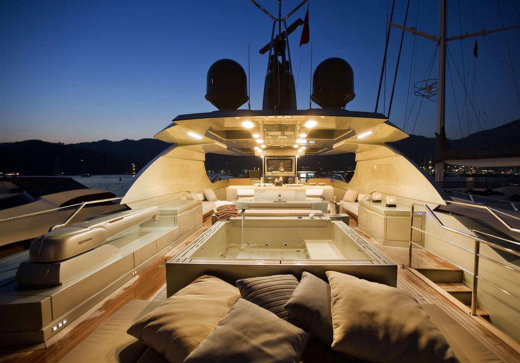 [37m-Yacht-FUSION]-9289-161.jpg