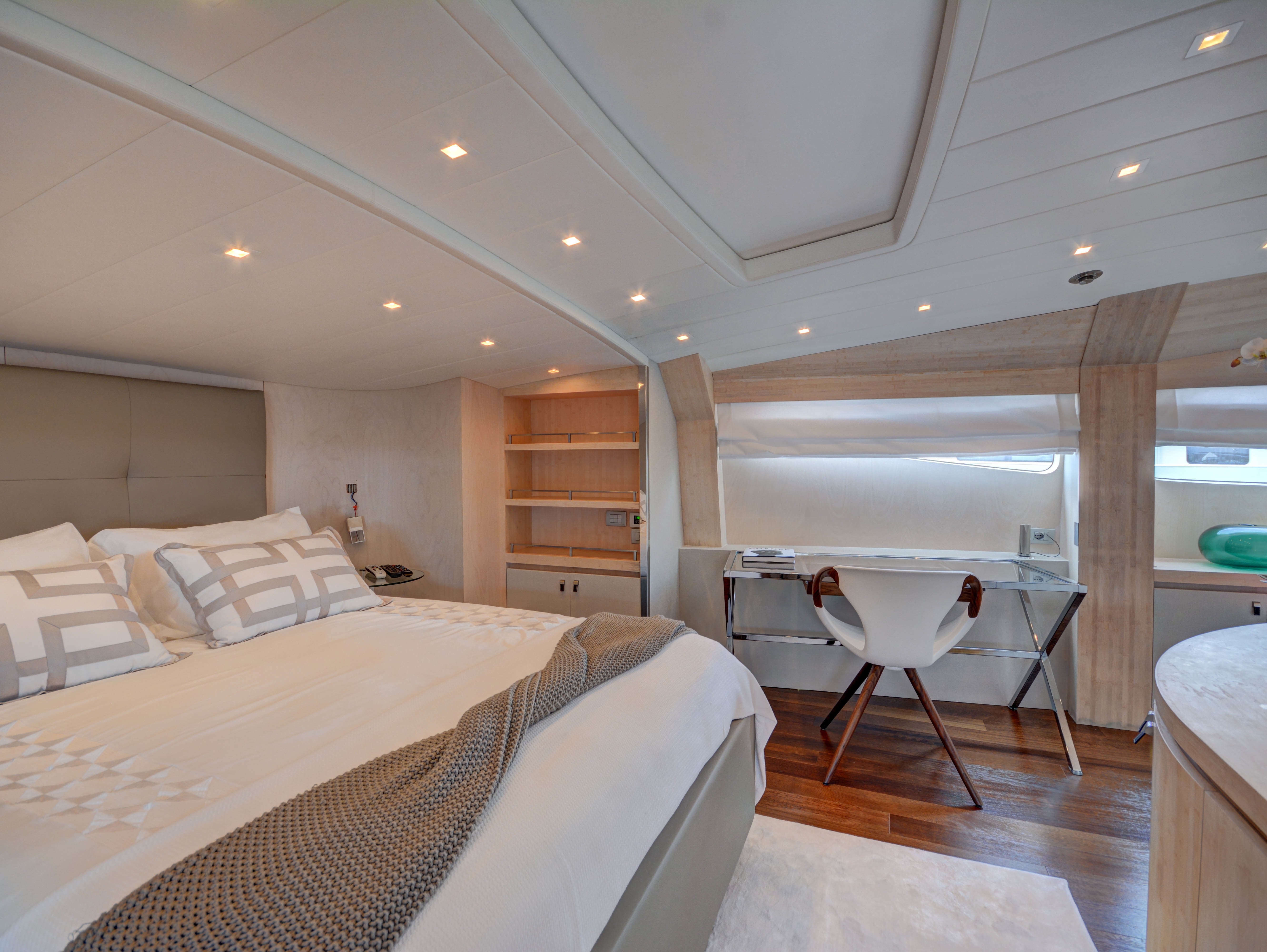 [39m-Yacht-HUNTER]-9925-113.jpg