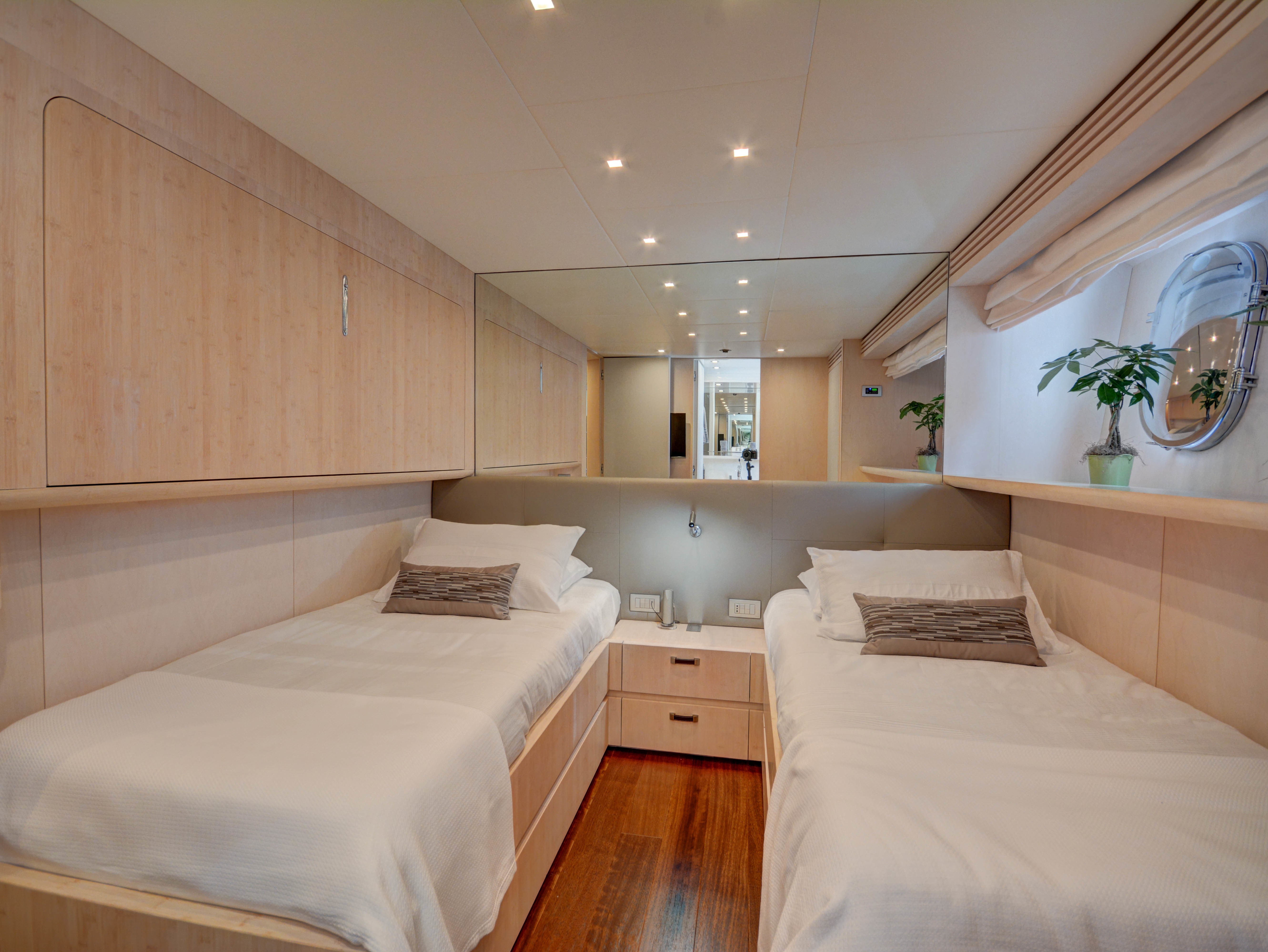 [39m-Yacht-HUNTER]-9925-134.jpg
