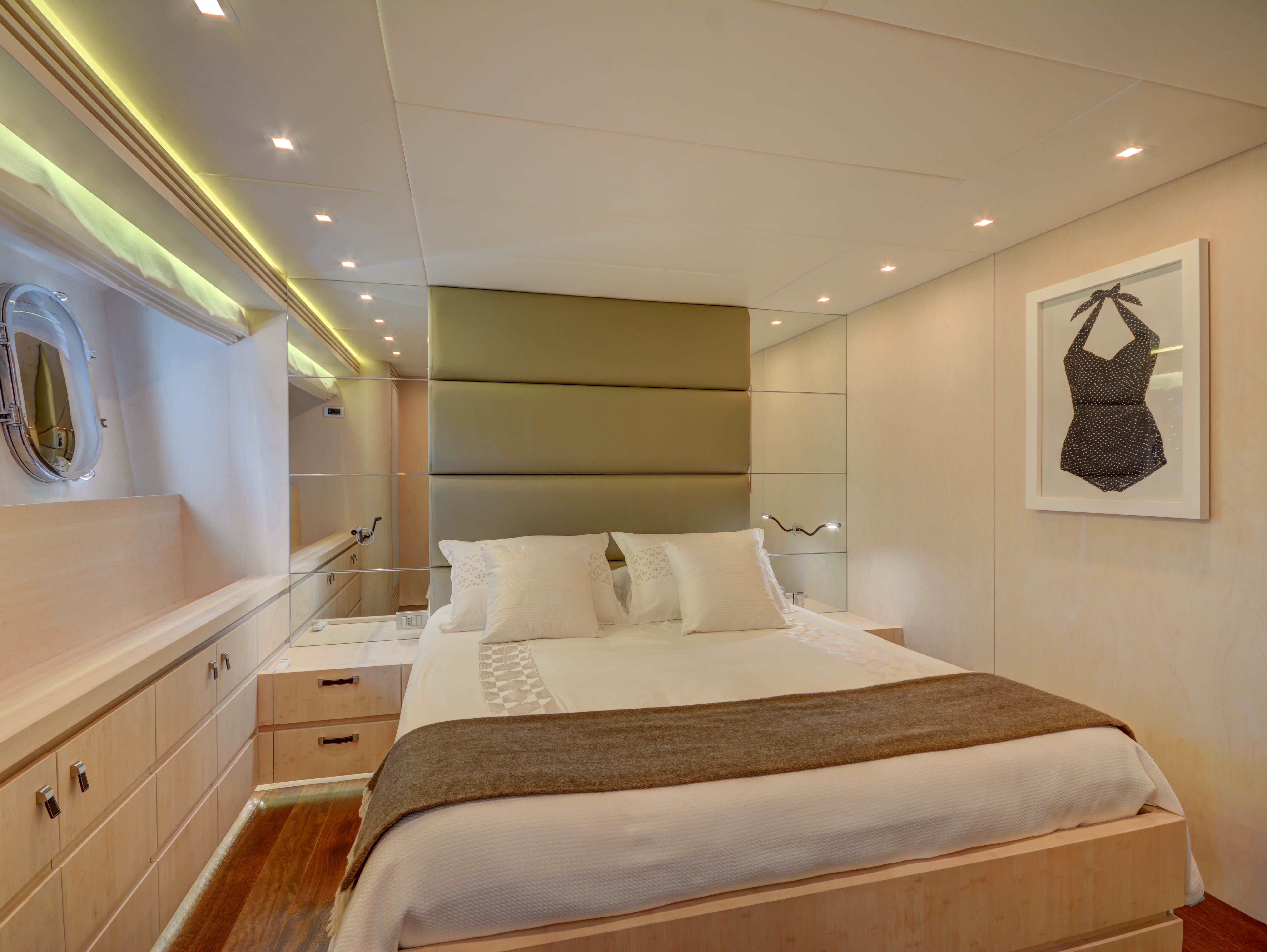 [39m-Yacht-HUNTER]-9925-156.jpg