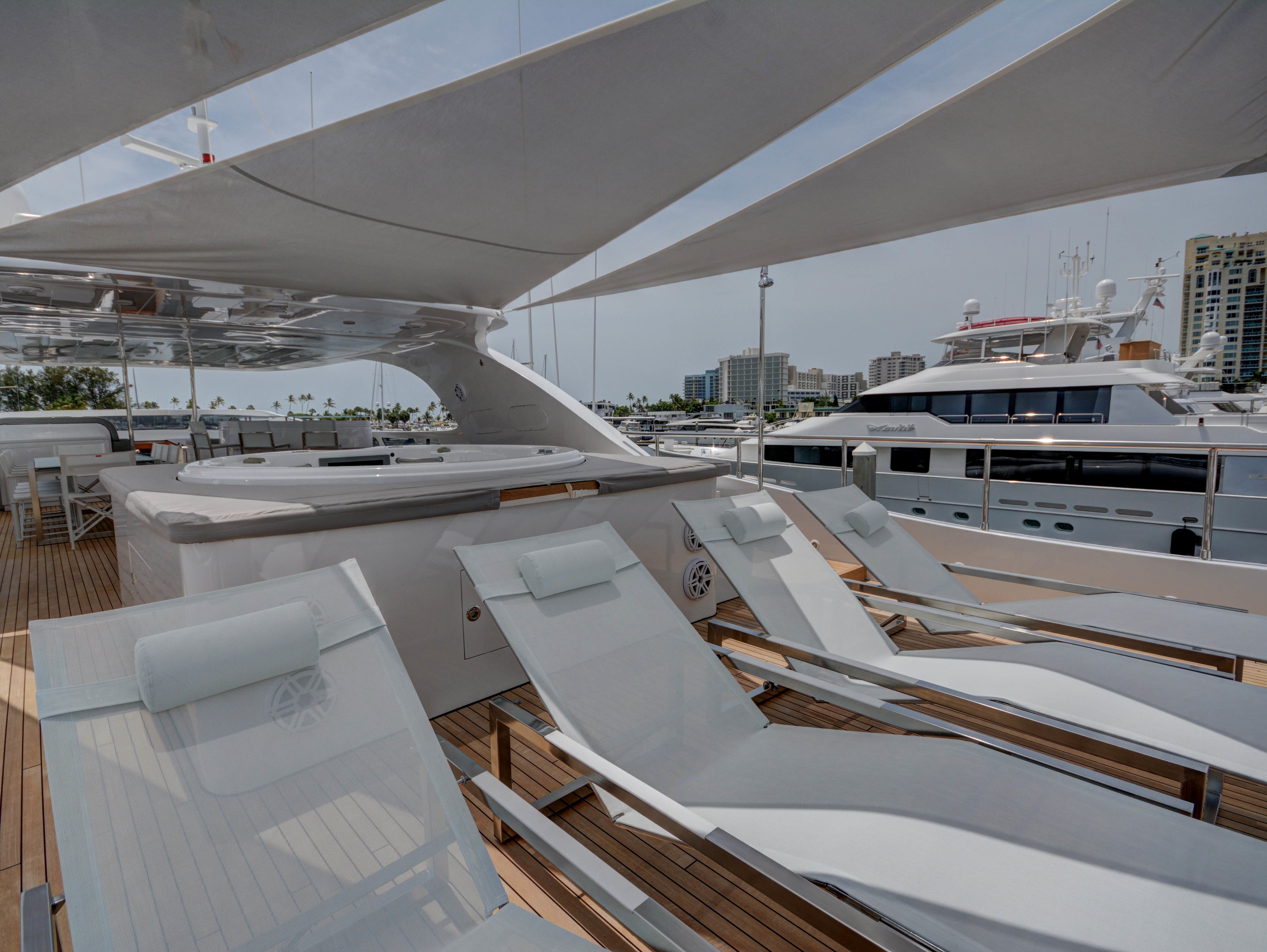 [39m-Yacht-HUNTER]-9925-27.jpg