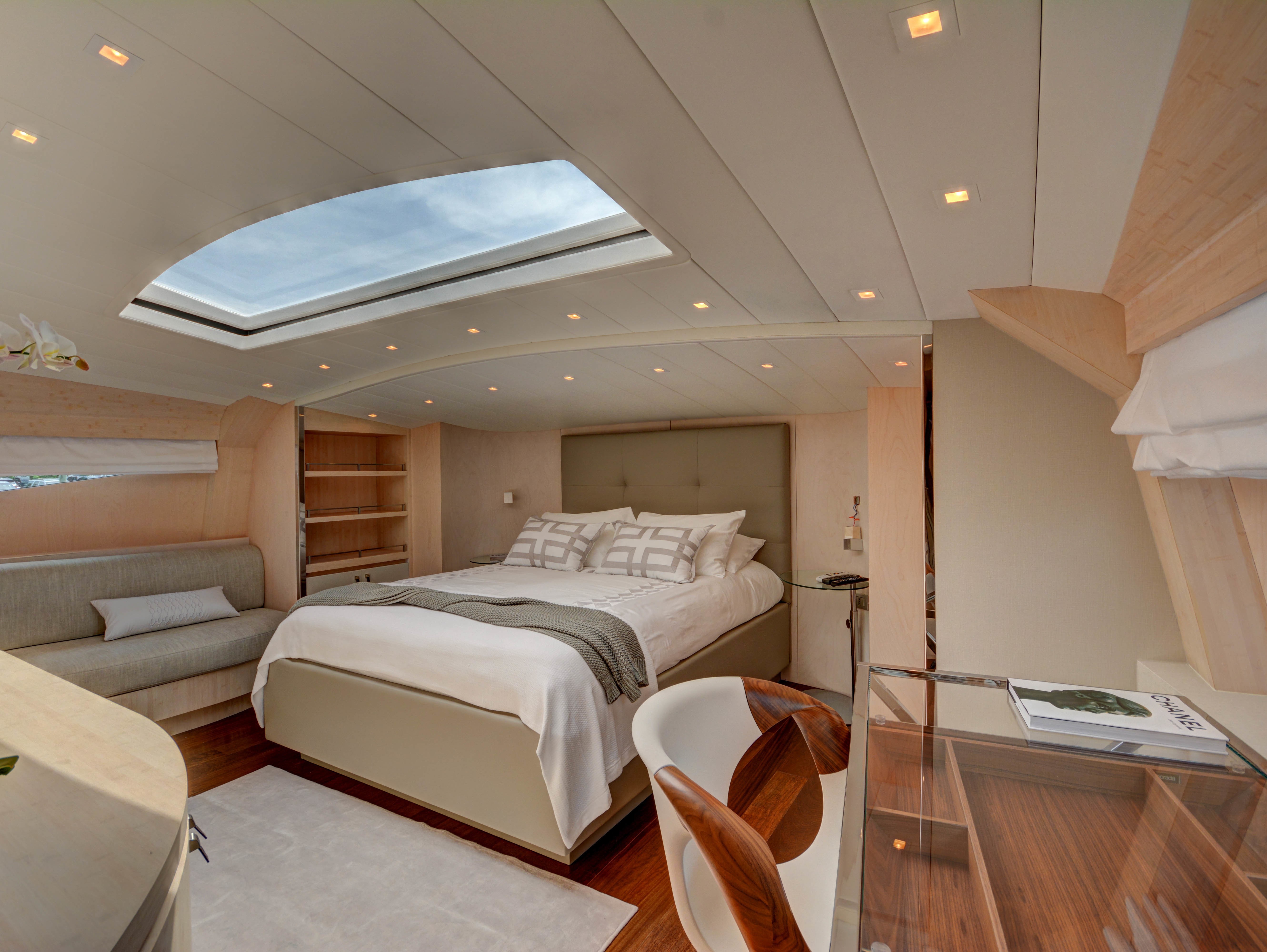 [39m-Yacht-HUNTER]-9925-50.jpg