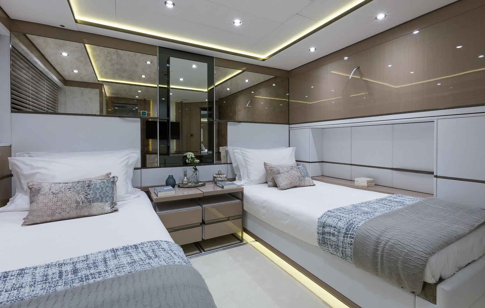 [40m-Yacht-THUMPER]-9491-170.jpg