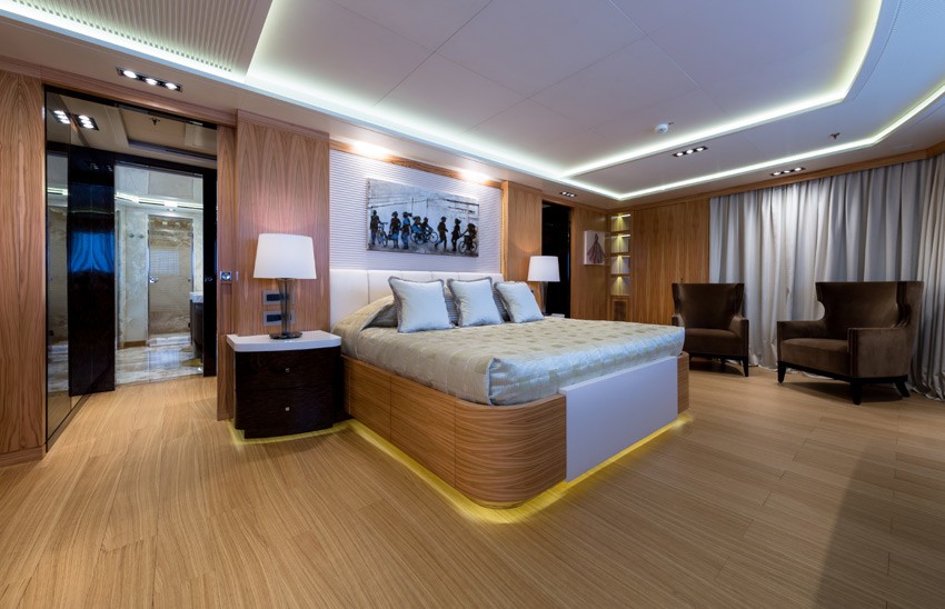 [71m-Yacht-NATALINA-A]-9663-180.jpg