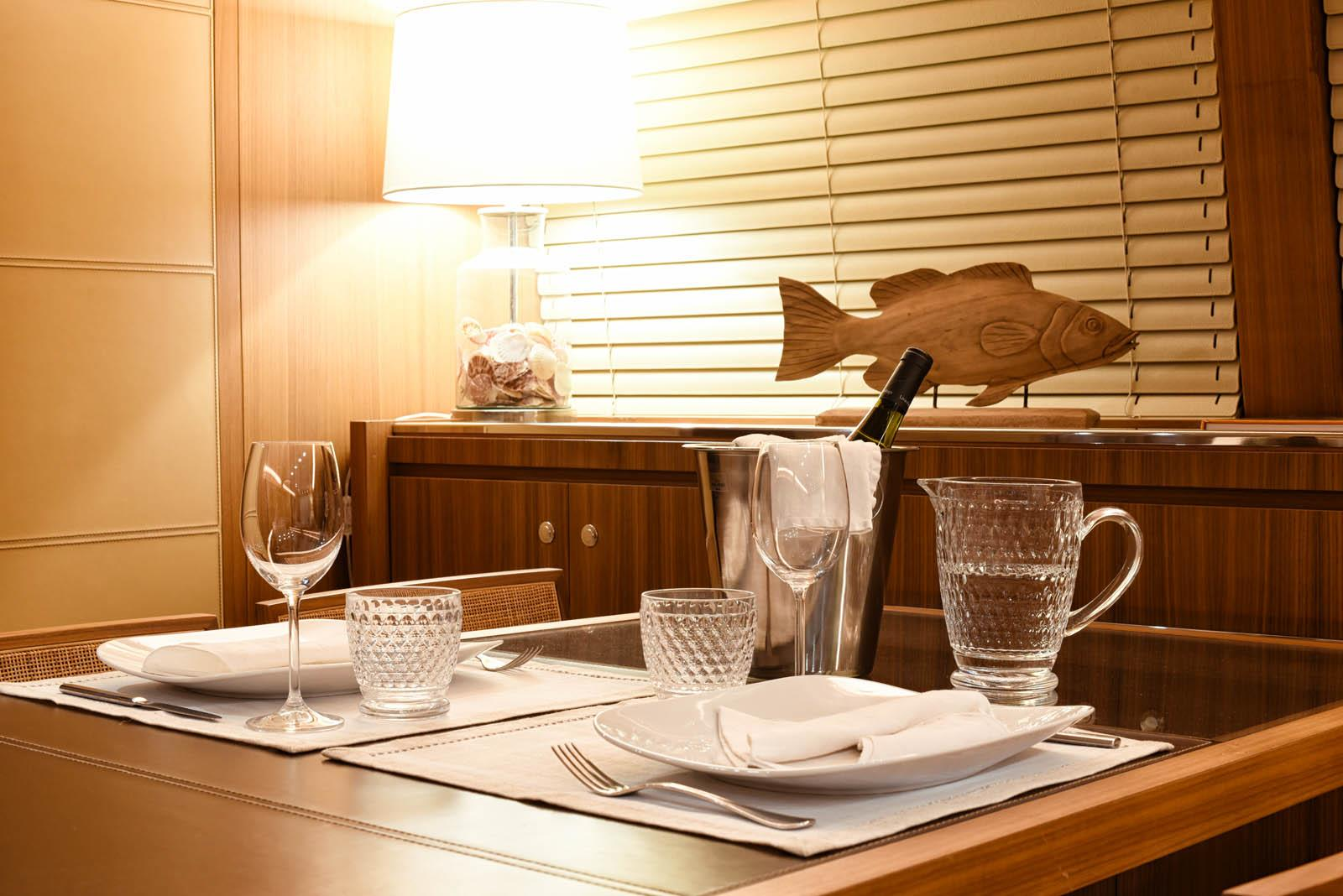 [MOTOR-YACHT-ANYTHING-GOES-IV]-9609-3.png