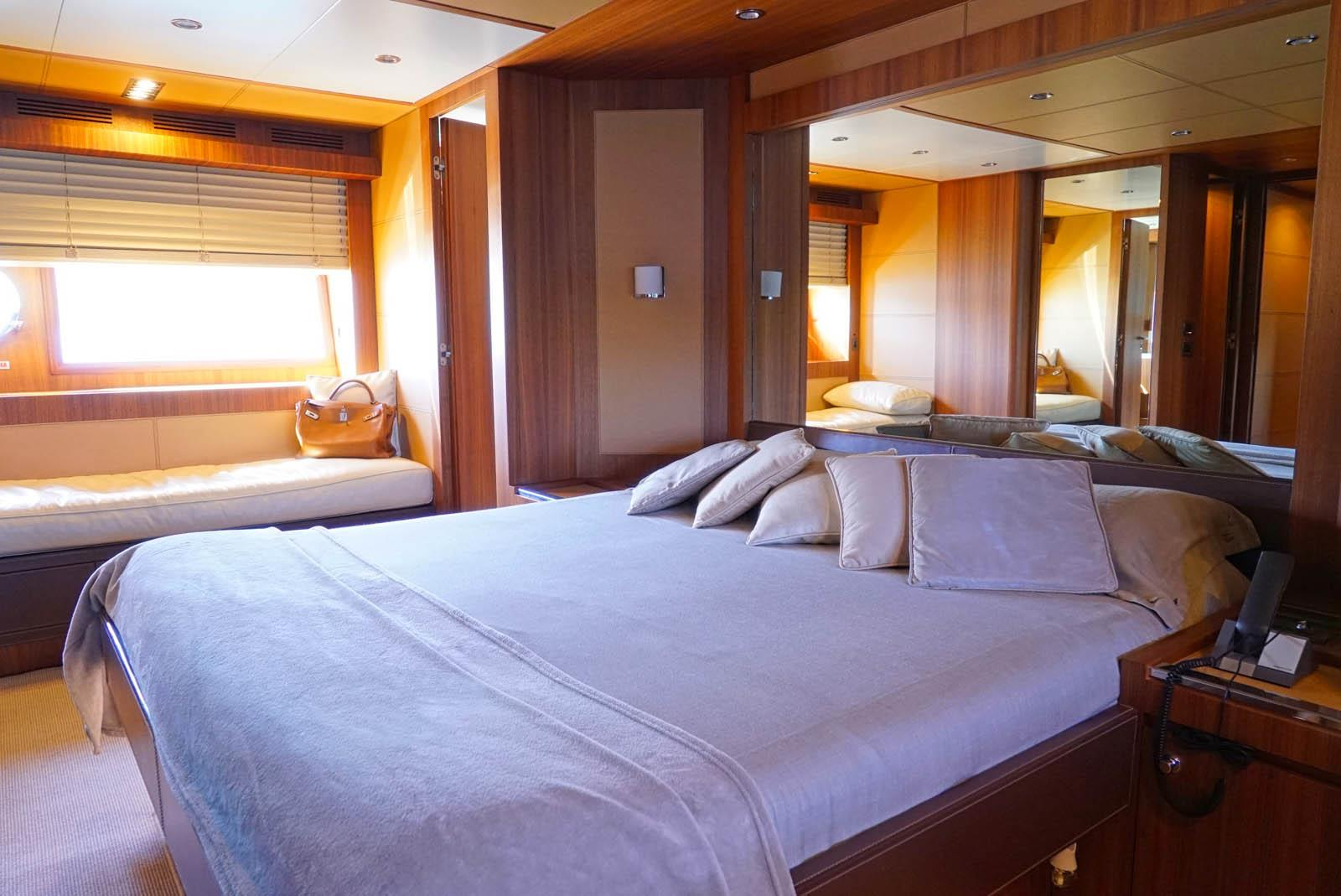 [MOTOR-YACHT-ANYTHING-GOES-IV]-9609-4.png