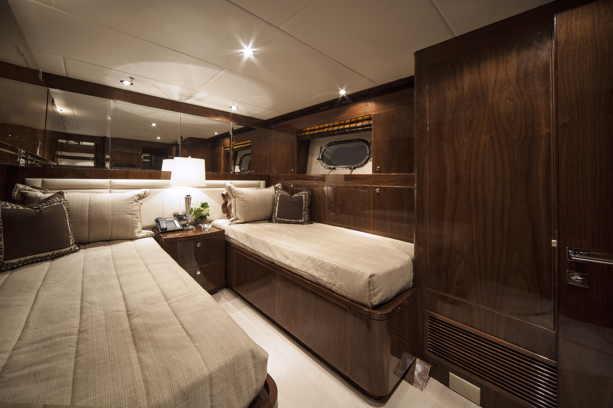 [MOTOR-YACHT-CARBON-COPY]-9211-26.jpg